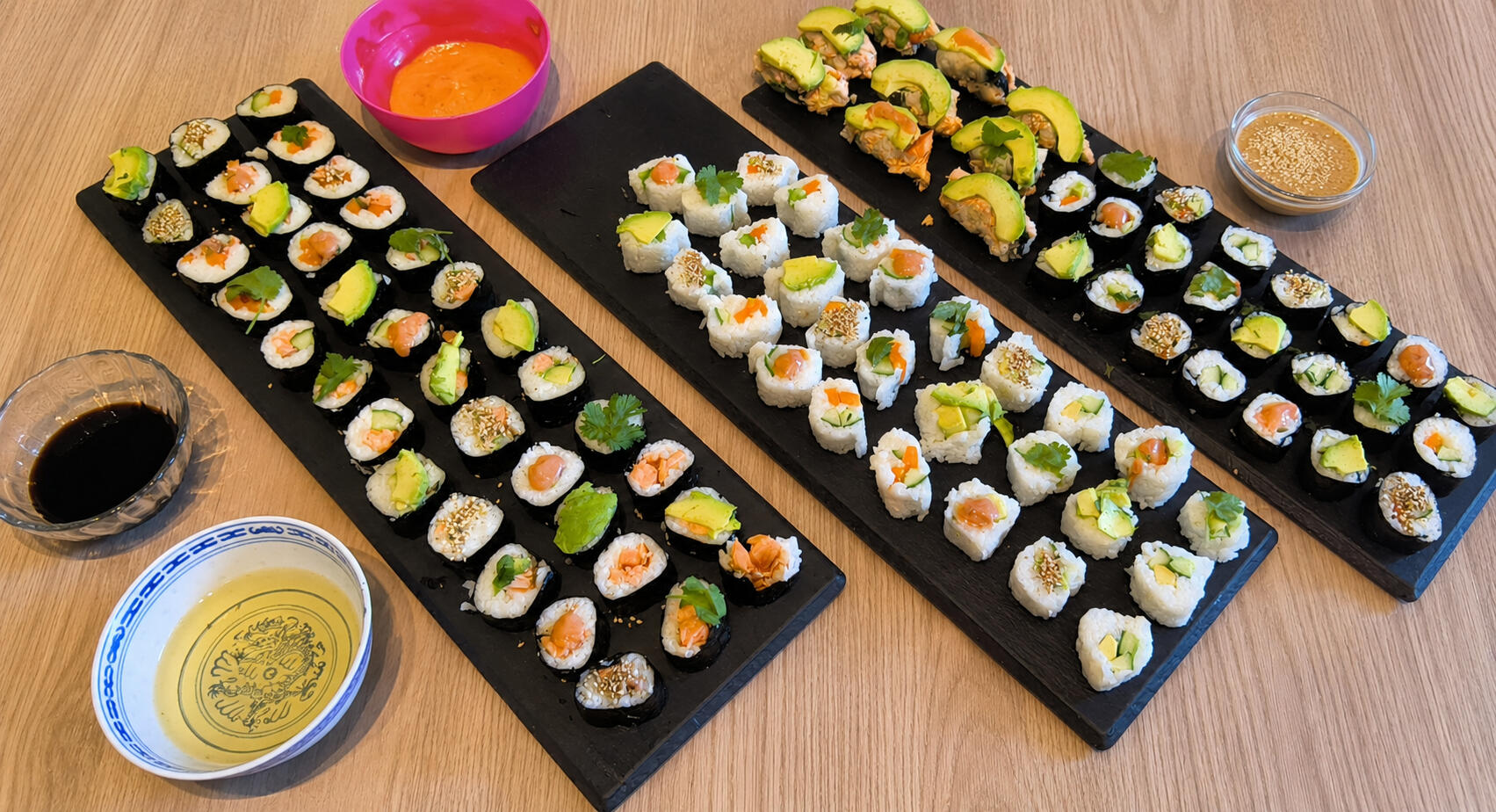 Frisch zubereitetes Sushi für ein privates Dinner in Essen