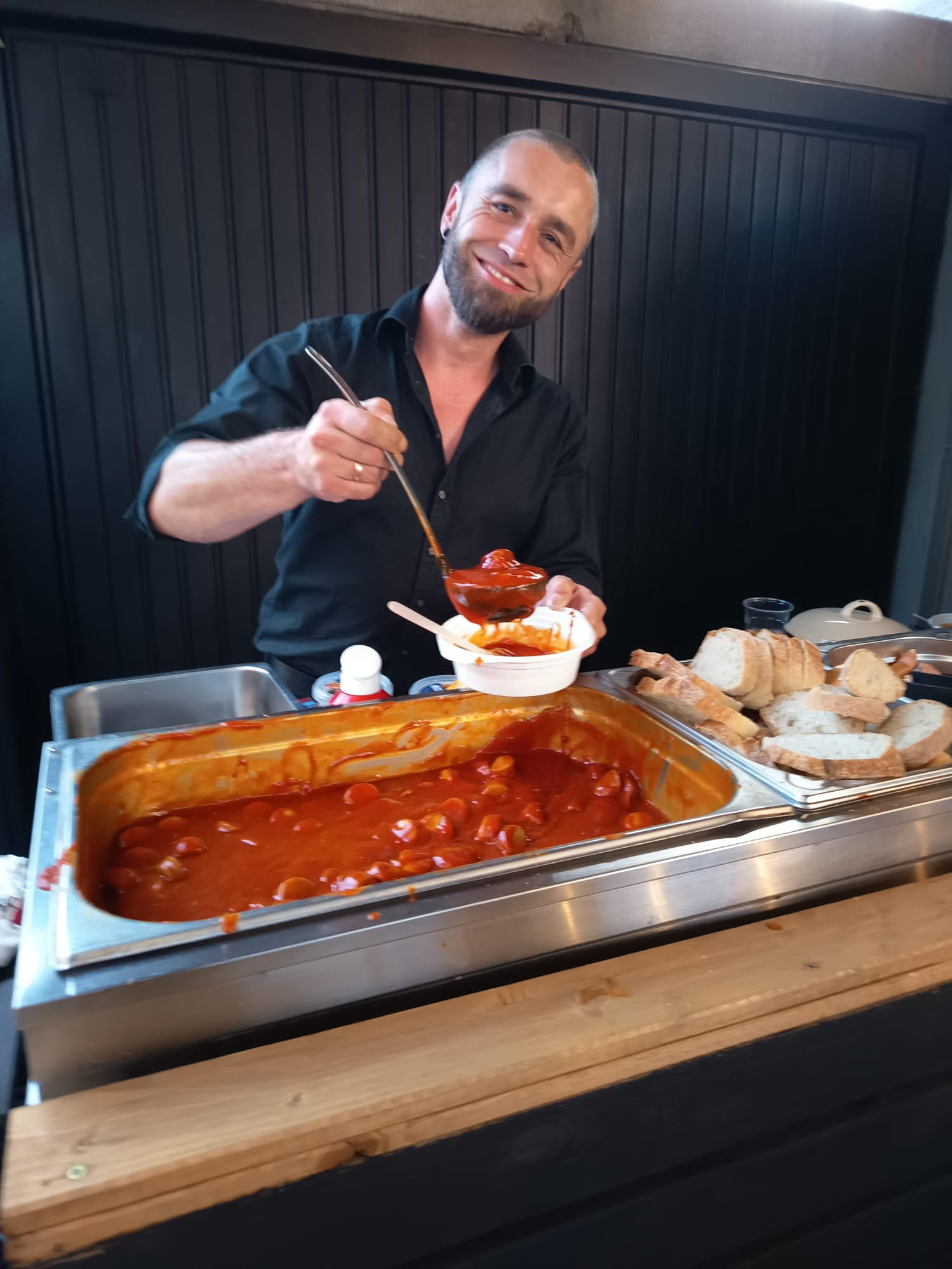 Einblick in frisch zubereitete Gerichte und gastronomische Einsätze
